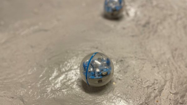 Sphero robot i månelandskab
