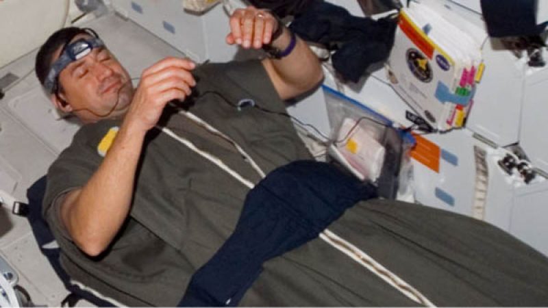 sovende-astronaut